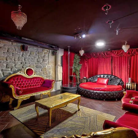 363 - Superb Studio In * Paris